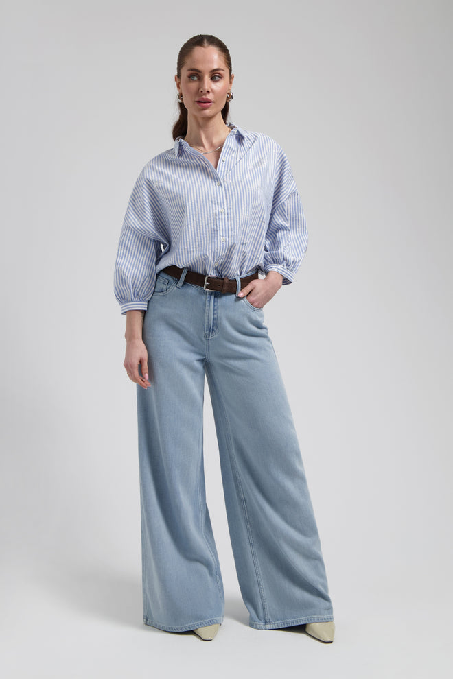 Cath blouse Blue Striped met driekwart mouwen met zilverkleurige, glimmende details