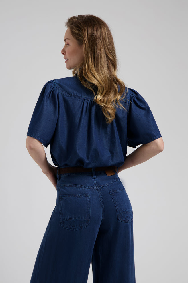 Dané Blouse Dark indigo Denim blouse met Korte Pofmouwen