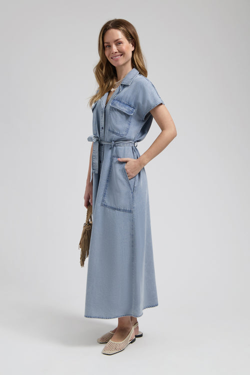 Dina dress Mid blue Maxi dress luchtige pasvorm en strikdetail