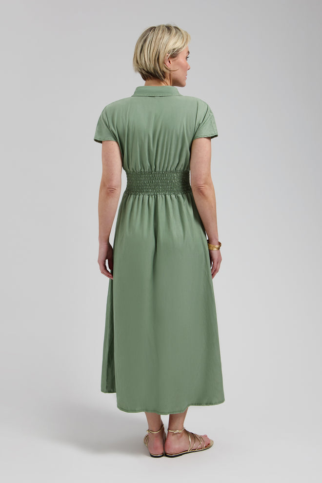 Estelle Dress Olive green losvallende jurk met knoopsluiting en klassieke kraag