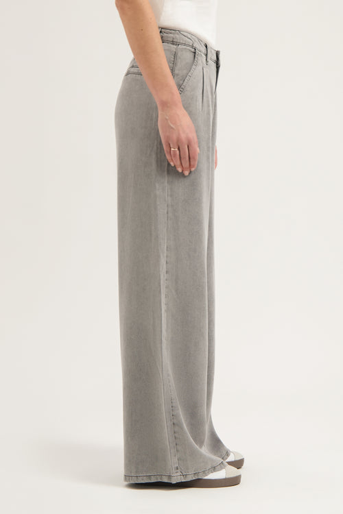 Gina Loose | Lazy Grey