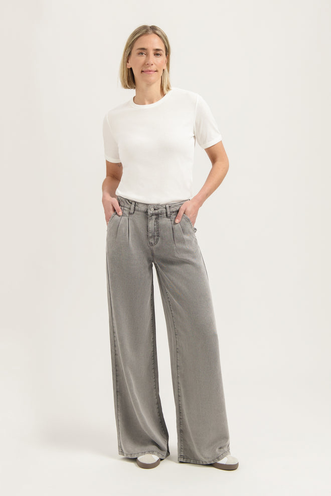 Gina Loose | Lazy Grey