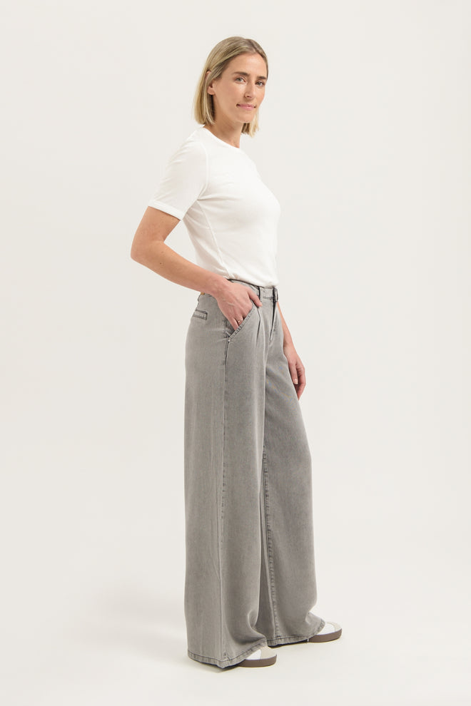Gina Loose | Lazy Grey