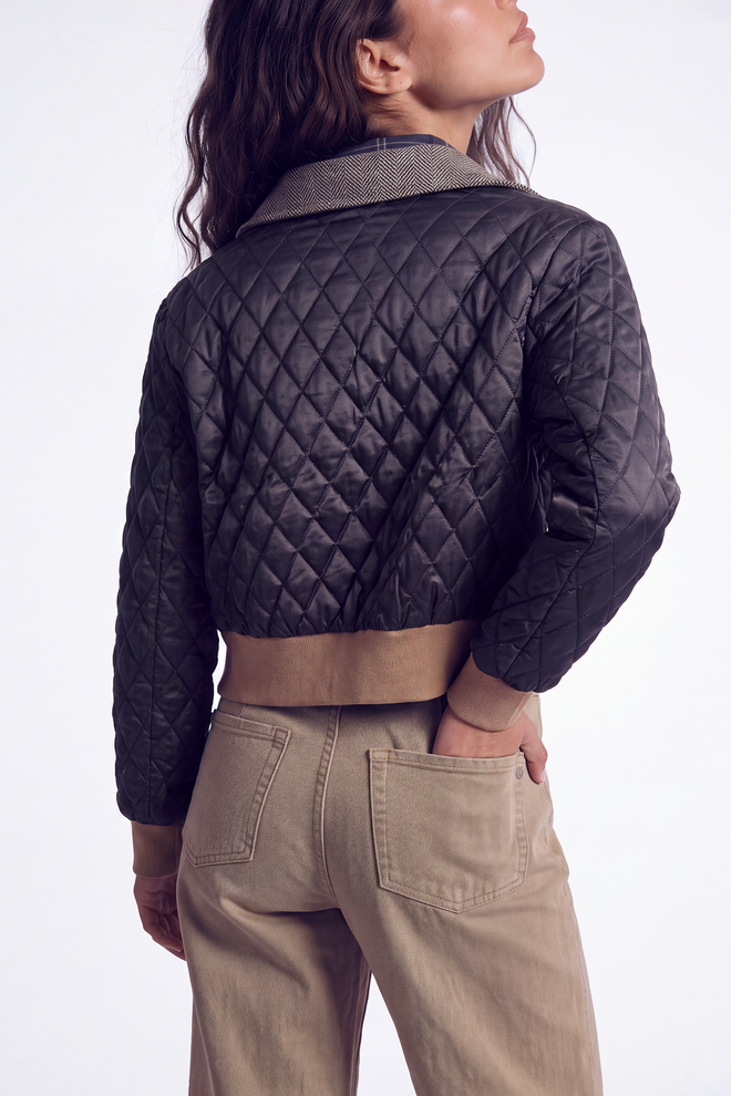 Maggy jacket black cropped fit met herringbone detail bij kraag en knoopdetail