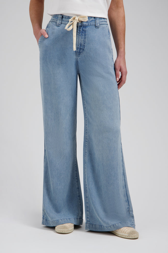 Sarah Jeans Mid Blue rechte wide-leg jeans met elastische tailleband en beige koord