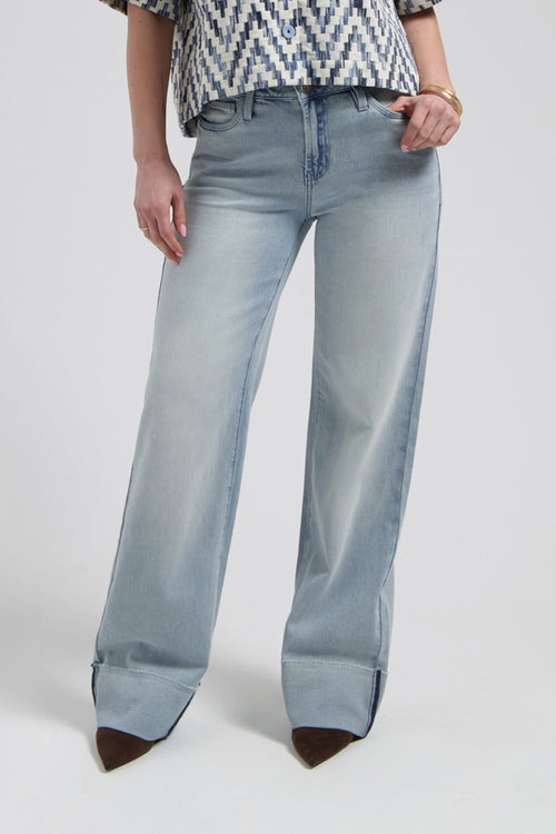 Sophie straight Roll-up Crystal blue Straight leg fit met opgerolde Pijpen