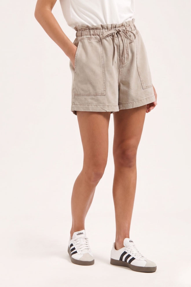 Will Short Urban Taupe korte bermuda met geplooide taille en strikdetail