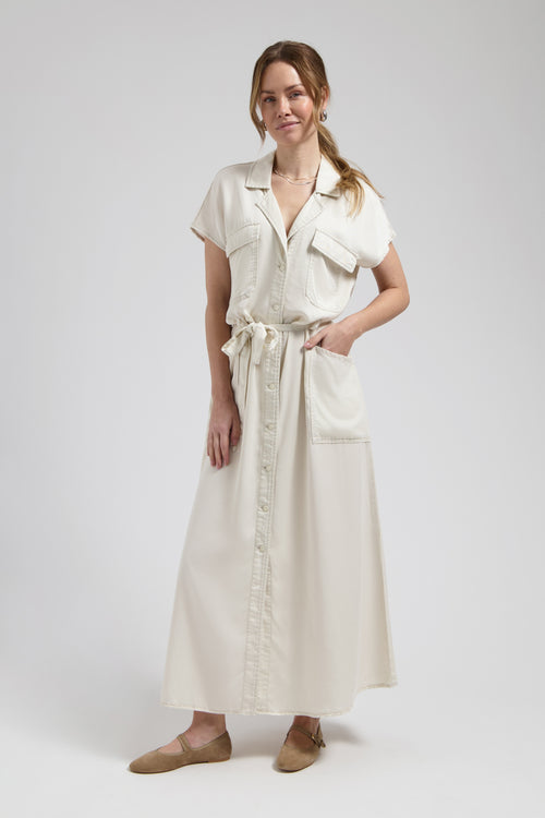 Dina dress Soft white Maxi dress luchtige pasvorm en strikdetail