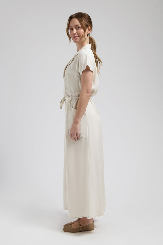 Dina dress Soft white Maxi dress luchtige pasvorm en strikdetail