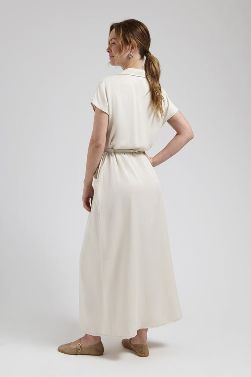 Dina dress Soft white Maxi dress luchtige pasvorm en strikdetail