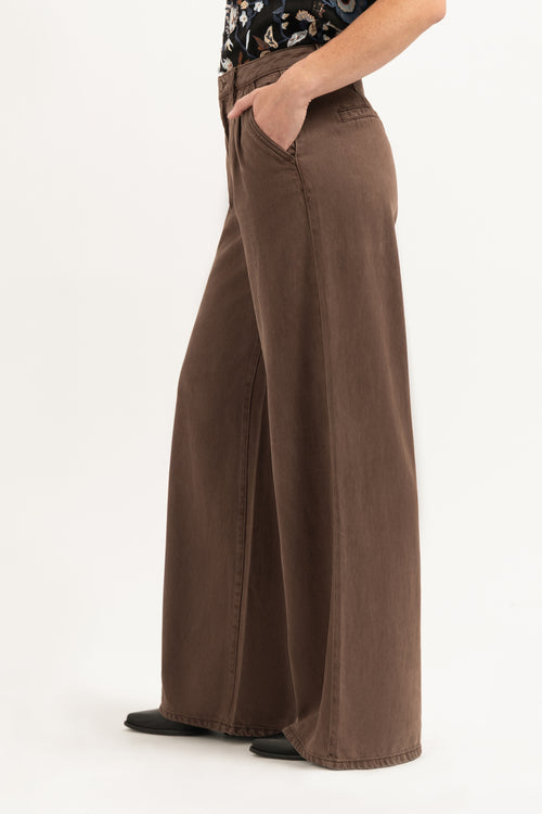 Gina Loose | Brown