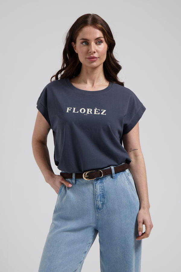 Fien T-shirt in Navy Blue van Florèz