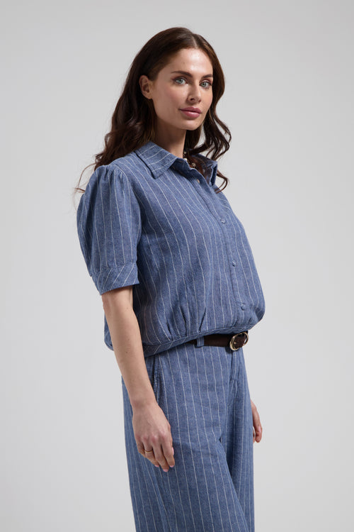 Philly Blouse Blue Stripe met pof mouwtjes en krijtstreep en knoopsluiting