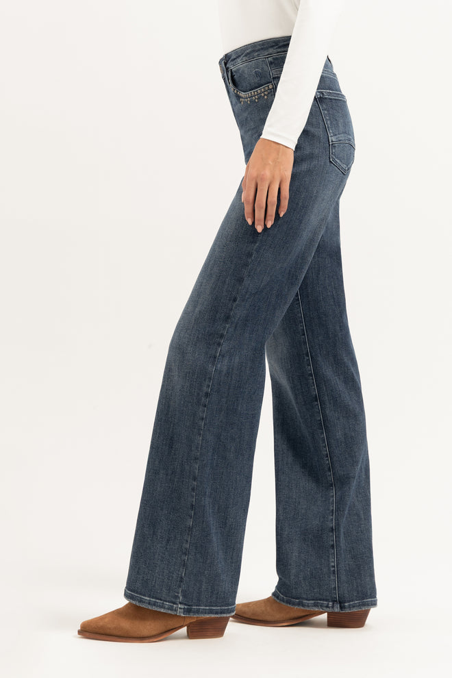 Sophie Straight Studs | Fresh Blue